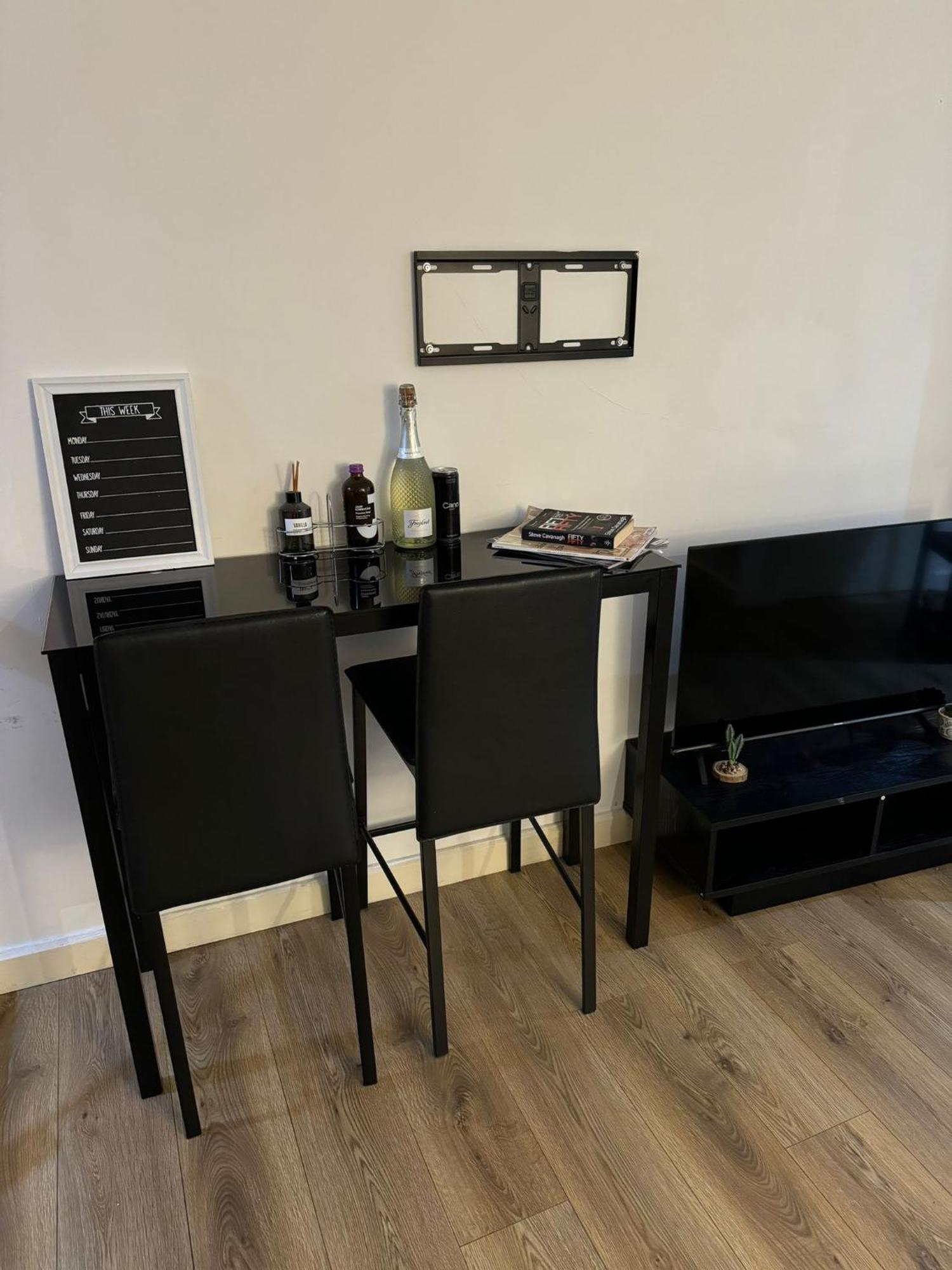 Cozy Two Bedroom Apartment Sleeps 6 Near Camden Market Hw10 London Eksteriør bilde