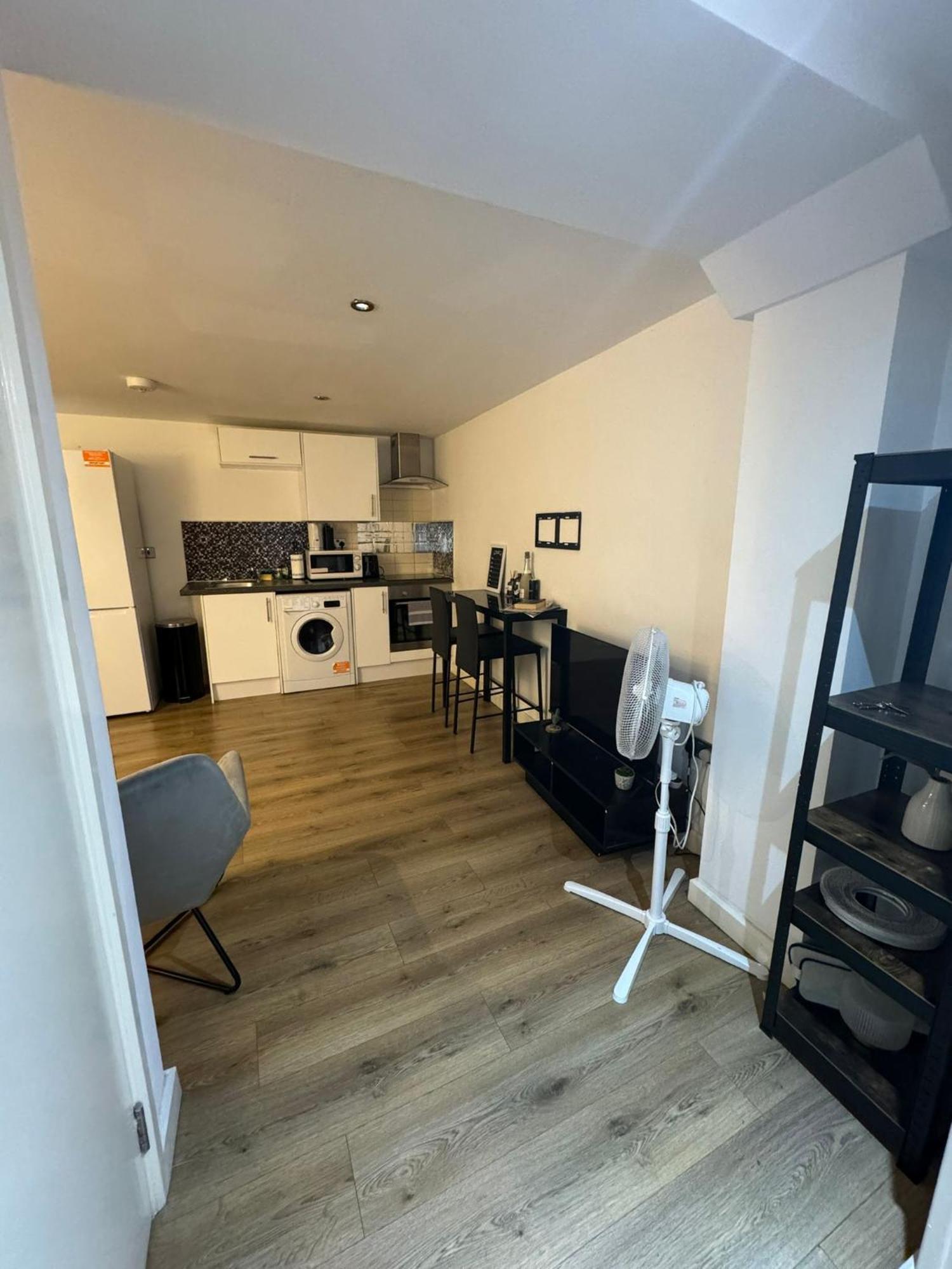 Cozy Two Bedroom Apartment Sleeps 6 Near Camden Market Hw10 London Eksteriør bilde
