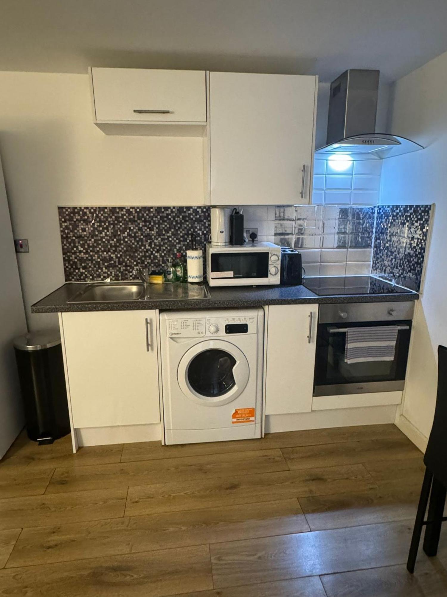 Cozy Two Bedroom Apartment Sleeps 6 Near Camden Market Hw10 London Eksteriør bilde