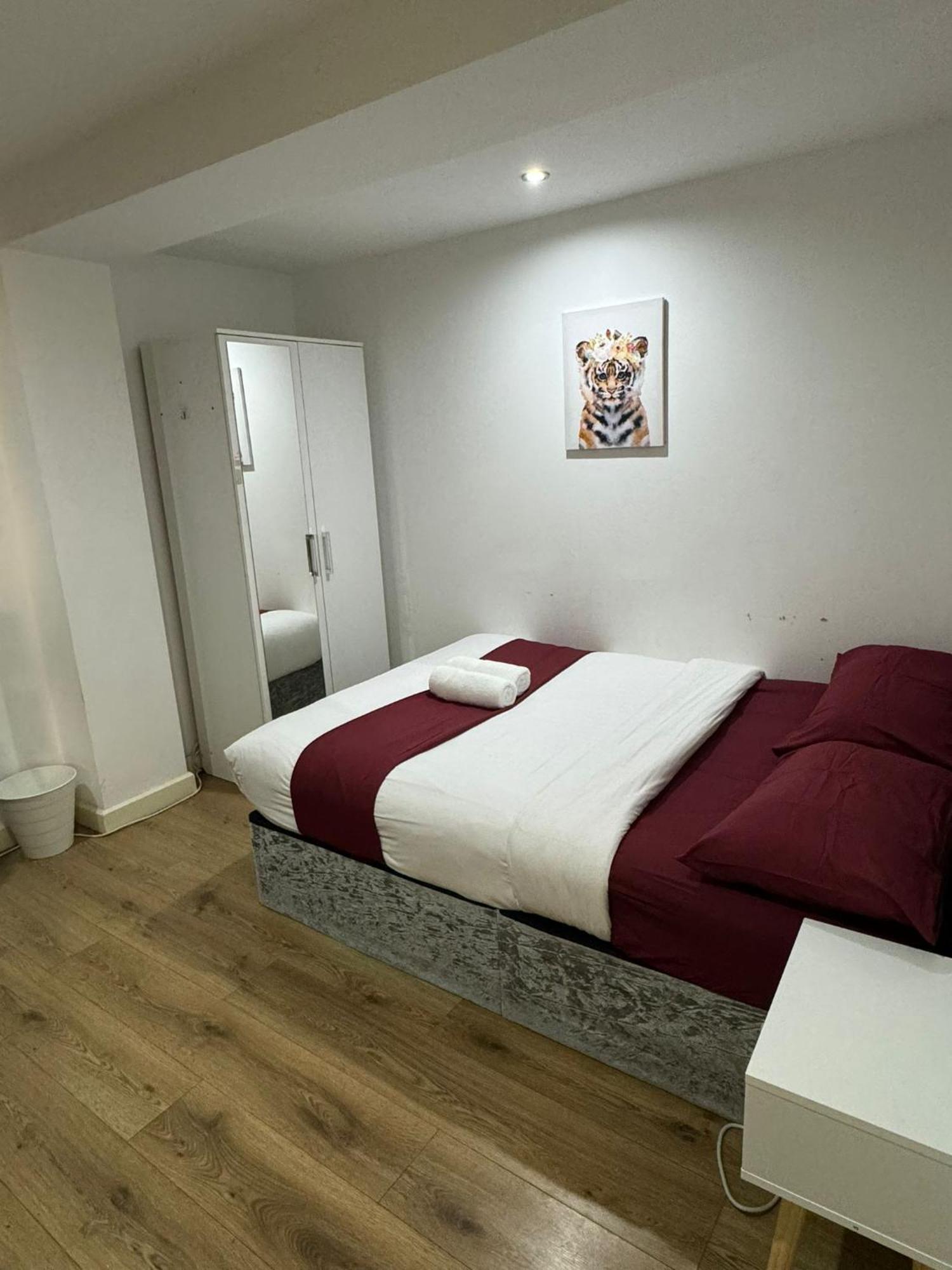 Cozy Two Bedroom Apartment Sleeps 6 Near Camden Market Hw10 London Eksteriør bilde
